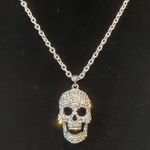 💥SPARKLING CRYSTAL EMBELLISHED SKULL NECKLACE💥